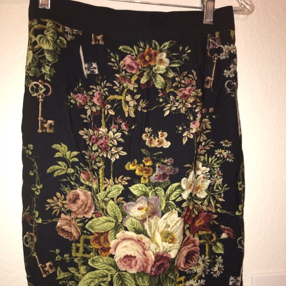 Authentic Dolce & Gabbana Floral Pencil Skirt - Picture 6 of 8